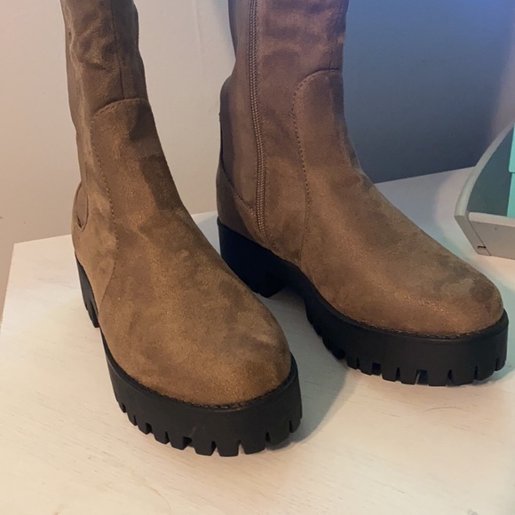 CHARLOTTE RUSSE KNEE HIGH FAUX SUEDE SPANDEX BOOTS - Picture 2 of 5